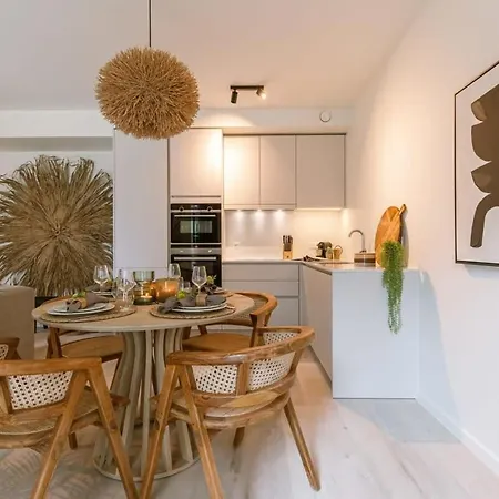 Huswell - Beautiful & Warm With Terrace In Lejlighed